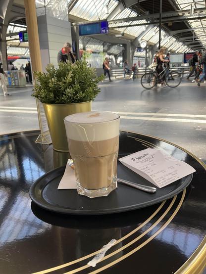 A large latte macchiato at Zürich HB.