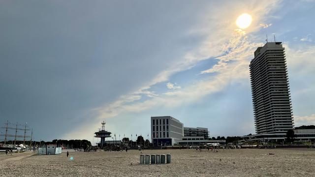 View of the beach of Travemünde. One can identify the museum ship Passat, the pilot station, and the Maritim hotel.